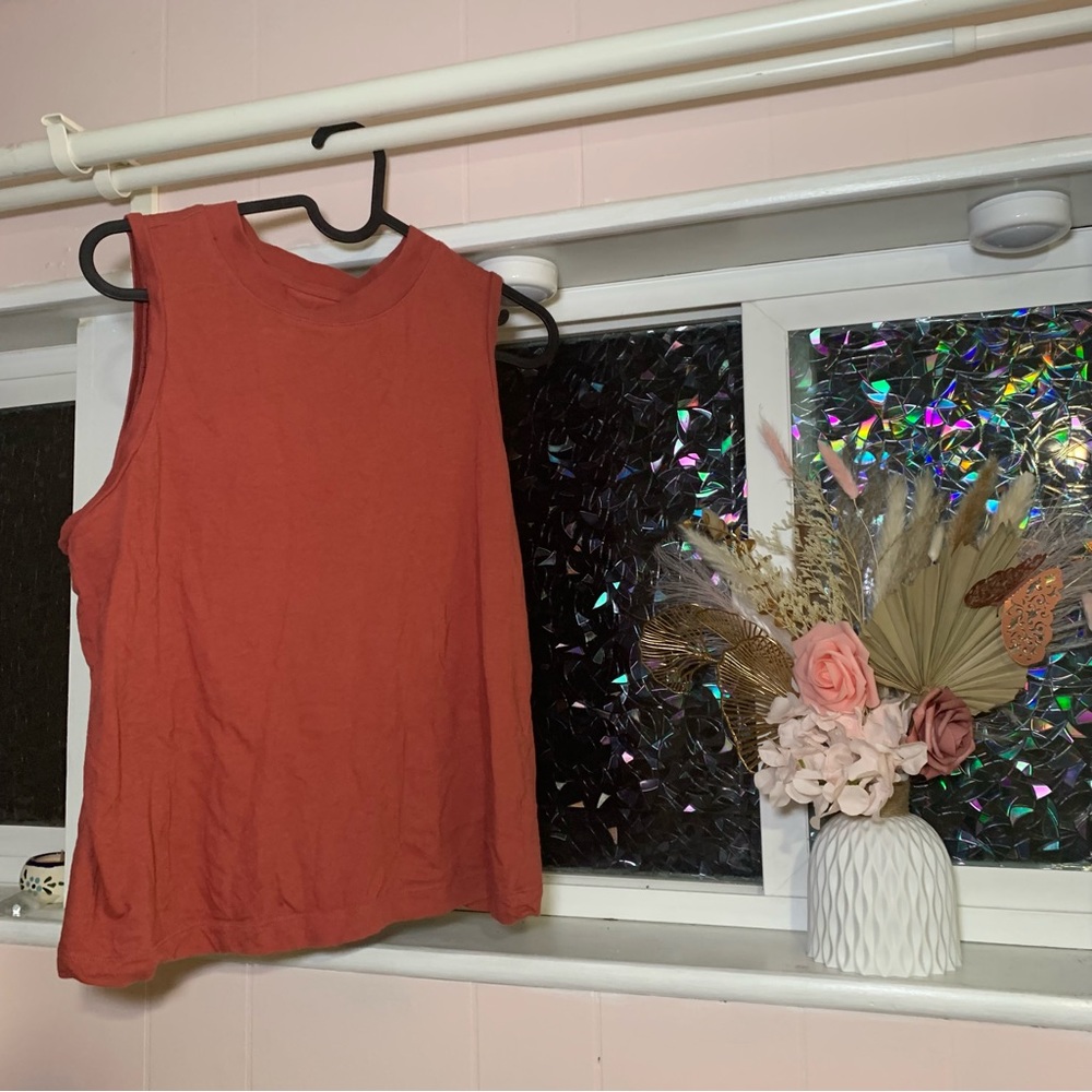 Size: M Sleeve Less Tank